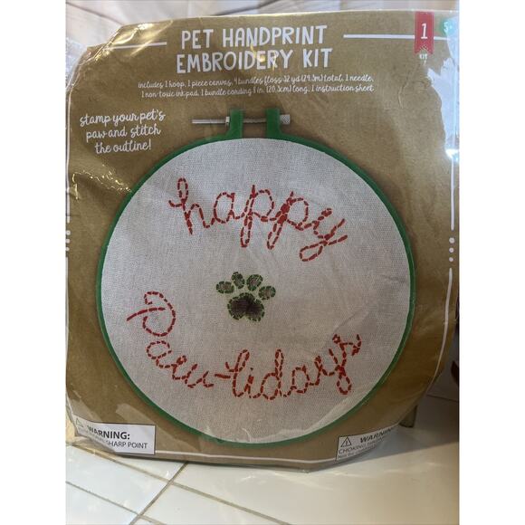 Christmas Holidays Pet Handprint Embroidery Keepsake Kit “Happy Paw-lidays” NIP - Picture 1 of 4